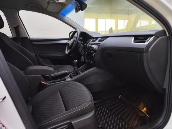 Skoda Octavia III (A7) Рестайлинг с пробегом 2017 года, цена 2 105 000 рублей, 39120 км, лифтбек, Автокод Объявления