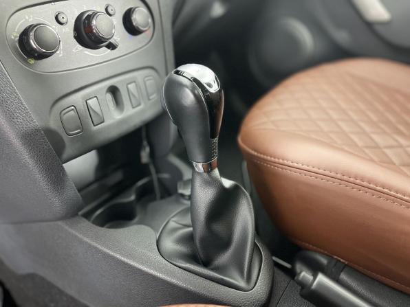 Renault Sandero II Рестайлинг с пробегом 2021 года, цена 1 455 000 рублей, 62870 км, хэтчбек, Автокод Объявления