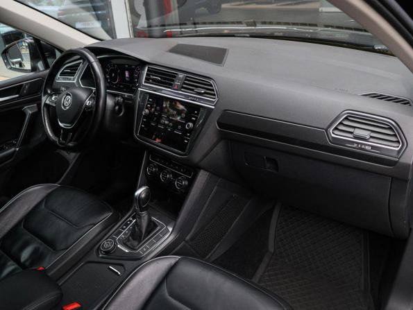 Volkswagen Tiguan II с пробегом 2018 года, цена 1 890 000 рублей, 210976 км, внедорожник, Автокод Объявления