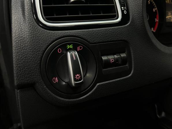 Volkswagen Polo V Рестайлинг с пробегом 2018 года, цена 800 000 рублей, 216983 км, седан, Автокод Объявления