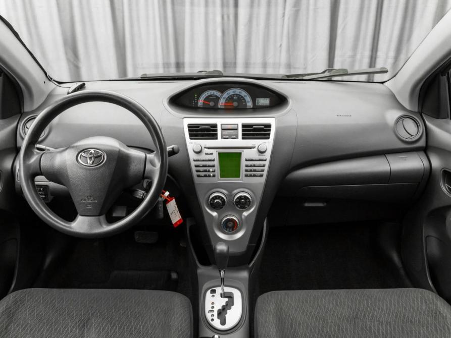 Toyota Yaris II Москва  - изображение 8