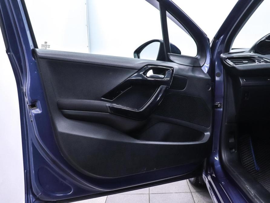 Peugeot 208 I Красноярск  - изображение 8