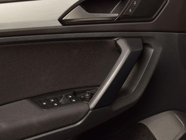 Volkswagen Tiguan II Рестайлинг с пробегом 2021 года, цена 2 585 995 рублей, 35609 км, внедорожник, Автокод Объявления