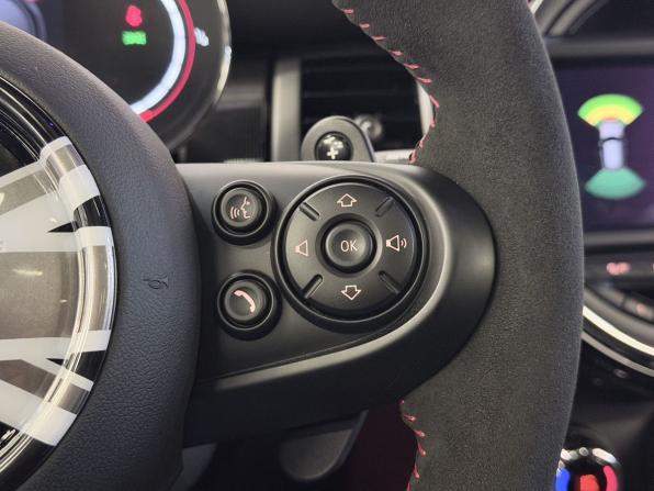 Mini Hatch III (F55/F56) Рестайлинг с пробегом 2021 года, цена 4 300 000 рублей, 2565 км, хэтчбек, Автокод Объявления