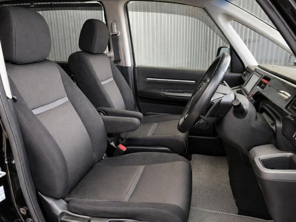 Honda Stepwgn V Рестайлинг с пробегом 2017 года, цена 2 307 000 рублей, 120875 км, минивэн, Автокод Объявления