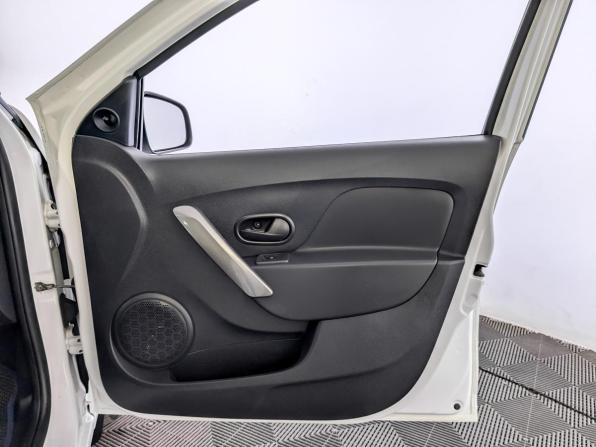 Renault Logan II Рестайлинг с пробегом 2019 года, цена 1 125 000 рублей, 84631 км, седан, Автокод Объявления