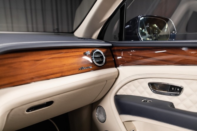 Новый Bentley Bentayga I Рестайлинг 2024 года, цена 48 860 400 рублей, внедорожник, Автокод Объявления