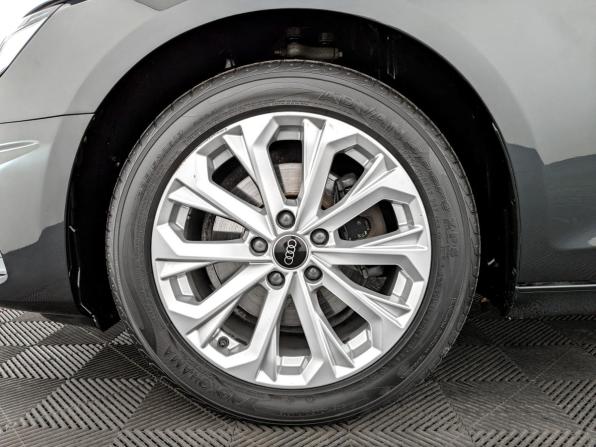 Audi A4 V (B9) Рестайлинг с пробегом 2021 года, цена 3 100 000 рублей, 94094 км, седан, Автокод Объявления