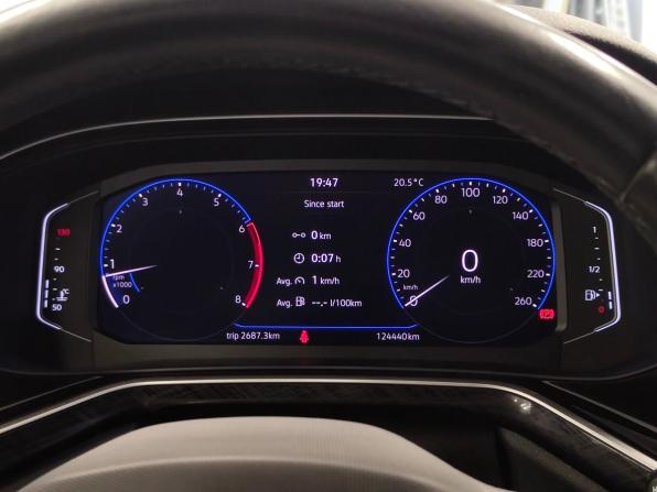 Volkswagen Polo VI с пробегом 2021 года, цена 1 399 000 рублей, 124437 км, лифтбек, Автокод Объявления