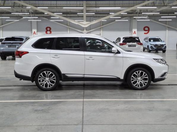 Mitsubishi Outlander III Рестайлинг 3 с пробегом 2018 года, цена 2 320 000 рублей, 86500 км, внедорожник, Автокод Объявления