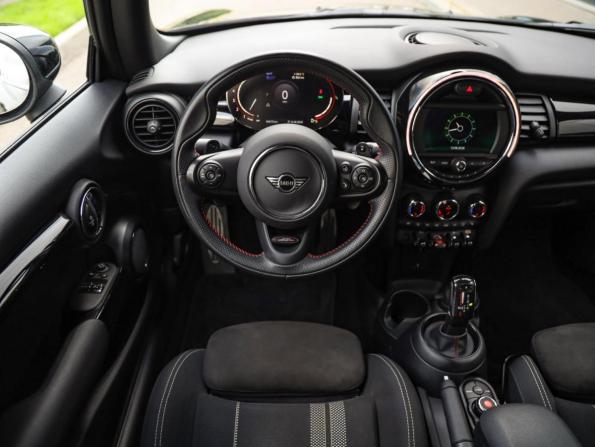 Mini Hatch III (F55/F56) Рестайлинг с пробегом 2020 года, цена 2 949 000 рублей, 85671 км, хэтчбек, Автокод Объявления
