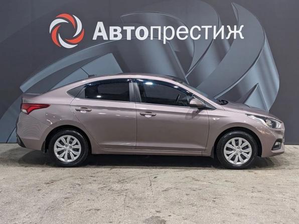 Hyundai Solaris II с пробегом 2018 года, цена 1 175 000 рублей, 121000 км, седан, Автокод Объявления