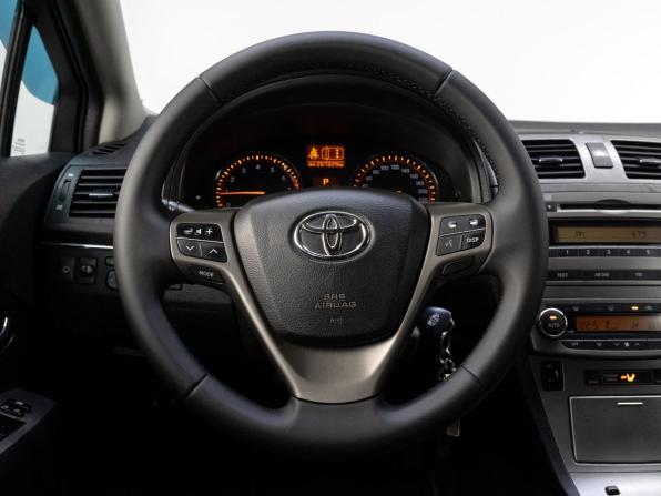 Toyota Avensis III с пробегом 2010 года, цена 970 000 рублей, 267329 км, седан, Автокод Объявления