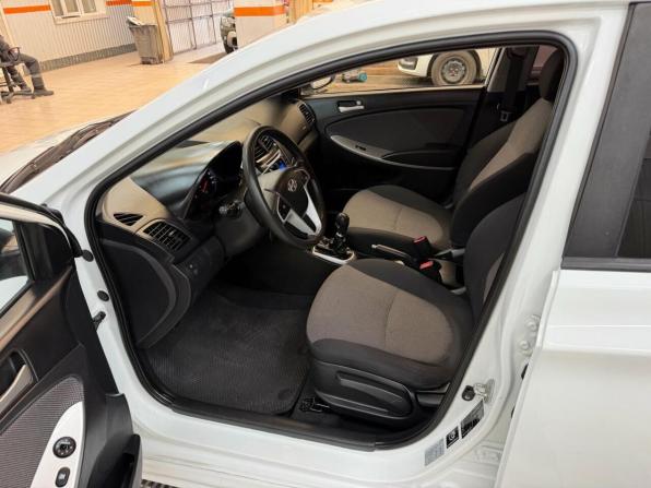 Hyundai Solaris I с пробегом 2013 года, цена 860 000 рублей, 126107 км, седан, Автокод Объявления
