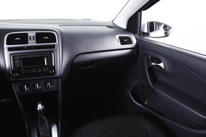 Volkswagen Polo V Рестайлинг с пробегом 2016 года, цена 949 000 рублей, 221000 км, седан, Автокод Объявления