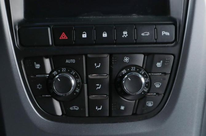 Opel Astra J Рестайлинг с пробегом 2012 года, цена 799 000 рублей, 183758 км, хэтчбек, Автокод Объявления