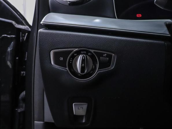 Mercedes-Benz E-Класс V (W213 S213 C238) Рестайлинг с пробегом 2021 года, цена 4 350 000 рублей, 52121 км, седан, Автокод Объявления