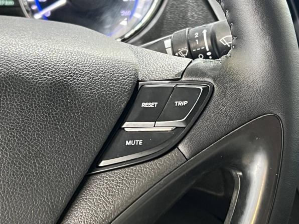 Hyundai Sonata VI (YF) с пробегом 2011 года, цена 875 000 рублей, 267000 км, седан, Автокод Объявления