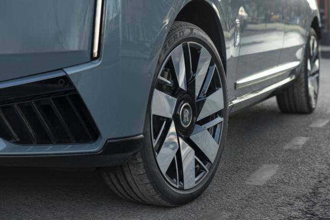 Новый Rolls-Royce Cullinan I Рестайлинг 2026 года, цена 79 990 000 рублей, внедорожник, Автокод Объявления