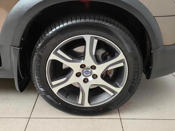 Volvo XC70 II Рестайлинг с пробегом 2015 года, цена 1 748 000 рублей, 297920 км, универсал, Автокод Объявления