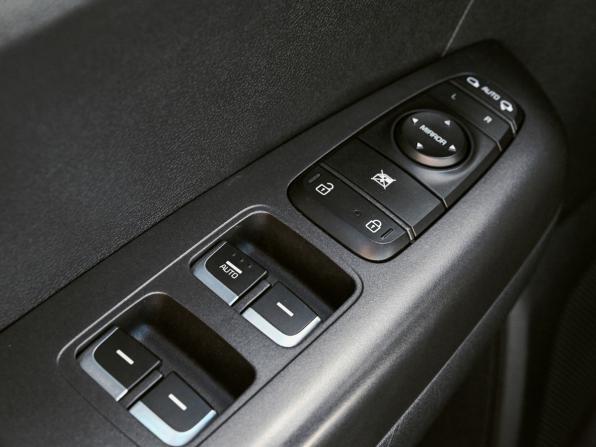 Kia Sportage IV Рестайлинг с пробегом 2018 года, цена 2 299 000 рублей, 68000 км, внедорожник, Автокод Объявления