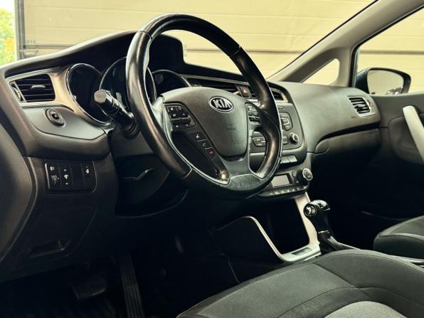 Kia Ceed II Рестайлинг с пробегом 2015 года, цена 1 060 000 рублей, 171000 км, хэтчбек, Автокод Объявления