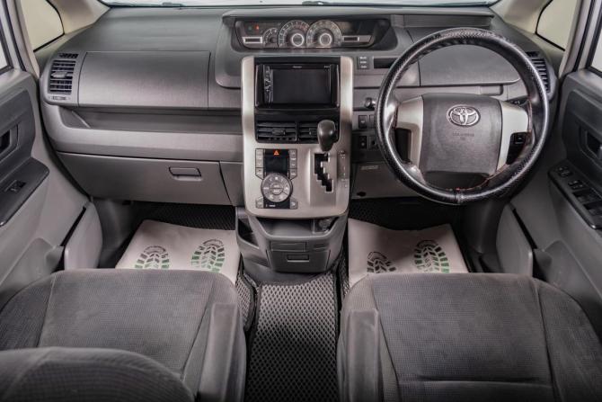 Toyota Voxy II (R70) с пробегом 2008 года, цена 1 259 000 рублей, 289000 км, минивэн, Автокод Объявления