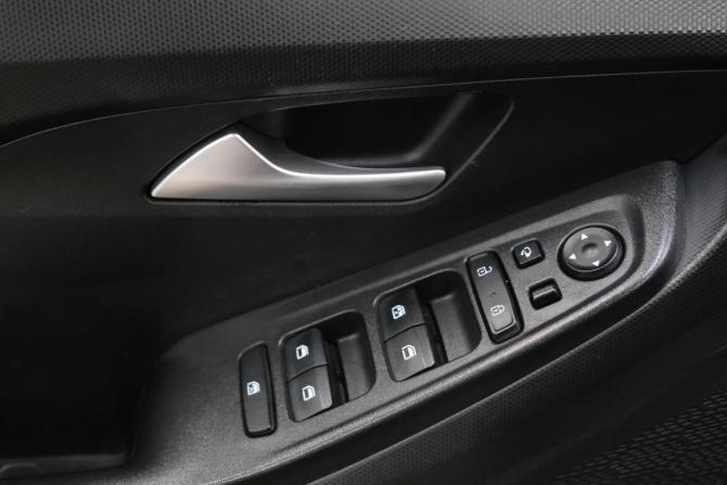 Hyundai Creta II с пробегом 2021 года, цена 2 399 000 рублей, 62000 км, внедорожник, Автокод Объявления