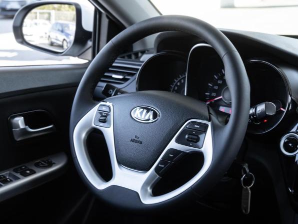Kia Rio III Рестайлинг с пробегом 2015 года, цена 1 180 000 рублей, 94244 км, хэтчбек, Автокод Объявления