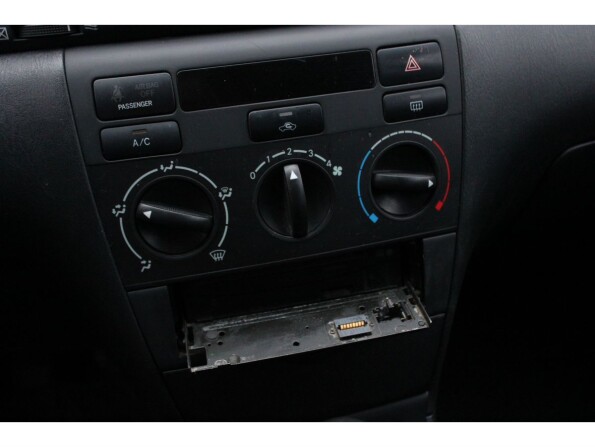 Toyota Corolla IX (E120 E130) Рестайлинг с пробегом 2007 года, цена 619 000 рублей, 219907 км, хэтчбек, Автокод Объявления