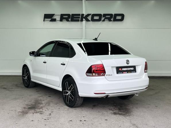 Volkswagen Polo V Рестайлинг с пробегом 2018 года, цена 1 139 000 рублей, 53791 км, седан, Автокод Объявления