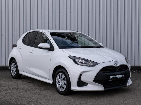 Toyota Yaris IV с пробегом 2021 года, цена 1 199 000 рублей, 151701 км, хэтчбек, Автокод Объявления