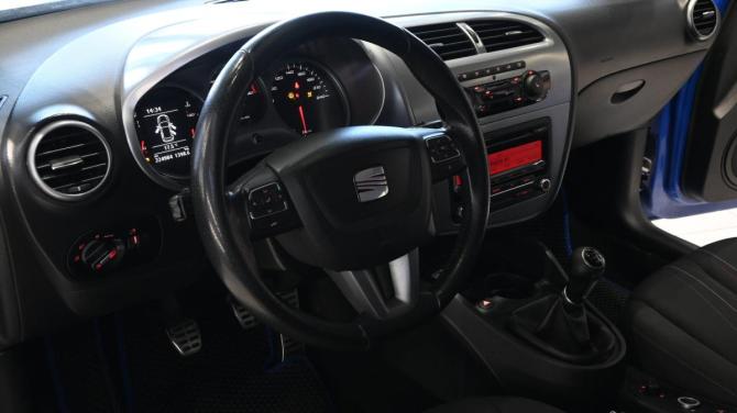 SEAT Leon II Рестайлинг с пробегом 2012 года, цена 695 000 рублей, 224978 км, хэтчбек, Автокод Объявления