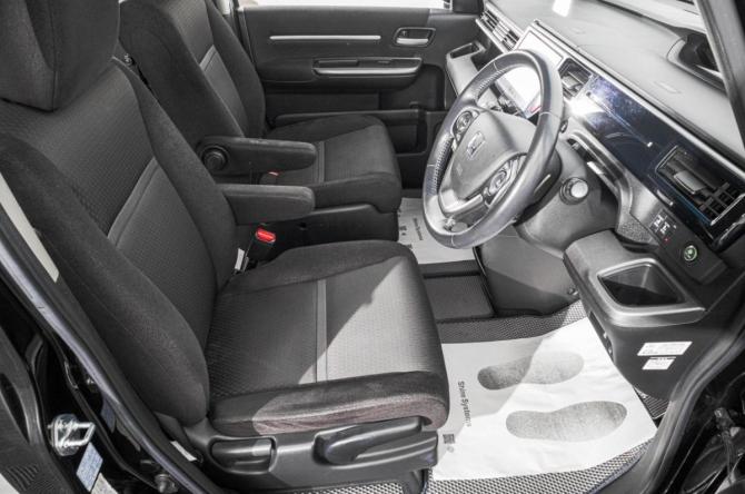Honda Stepwgn V Рестайлинг с пробегом 2017 года, цена 2 079 000 рублей, 117000 км, минивэн, Автокод Объявления