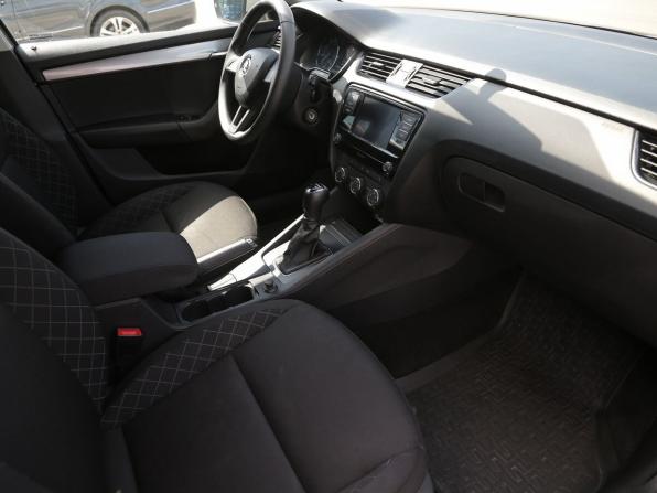 Skoda Octavia III (A7) Рестайлинг с пробегом 2019 года, цена 1 830 000 рублей, 87400 км, лифтбек, Автокод Объявления