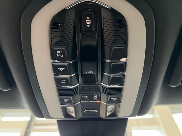 Porsche Macan I Рестайлинг с пробегом 2019 года, цена 3 649 000 рублей, 176000 км, внедорожник, Автокод Объявления