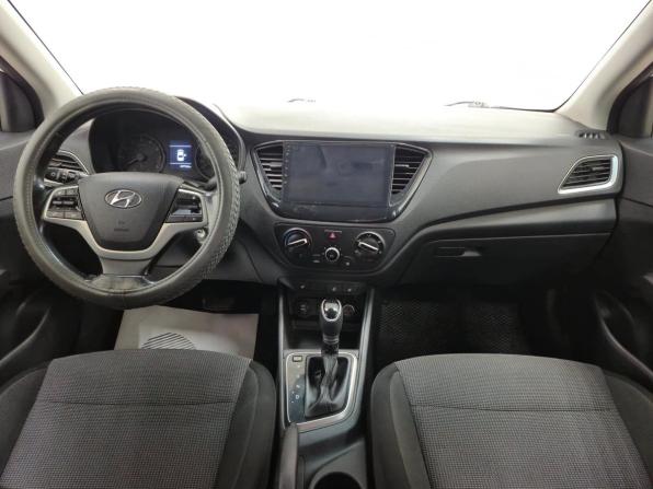 Hyundai Solaris II с пробегом 2017 года, цена 995 000 рублей, 207747 км, седан, Автокод Объявления