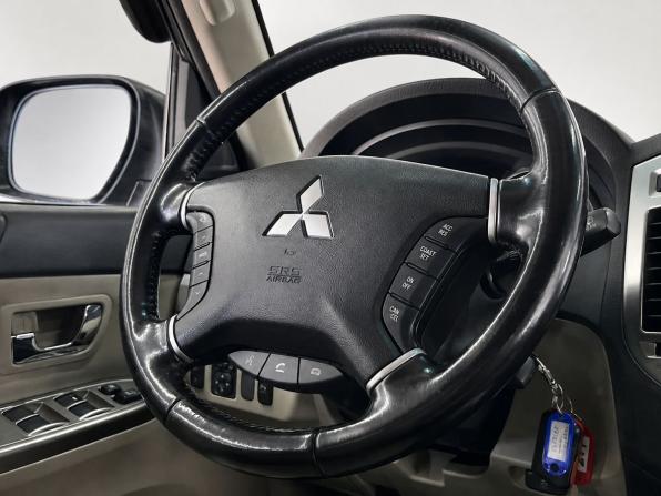 Mitsubishi Pajero IV Рестайлинг 2 с пробегом 2017 года, цена 2 849 000 рублей, 99700 км, внедорожник, Автокод Объявления