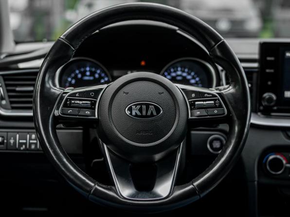Kia Ceed III Рестайлинг с пробегом 2021 года, цена 1 560 000 рублей, 121039 км, универсал, Автокод Объявления