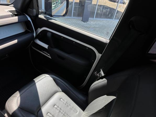 Land Rover Defender II с пробегом 2021 года, цена 4 893 000 рублей, 99313 км, внедорожник, Автокод Объявления