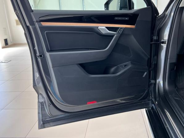 Volkswagen Touareg III с пробегом 2018 года, цена 3 565 000 рублей, 216880 км, внедорожник, Автокод Объявления