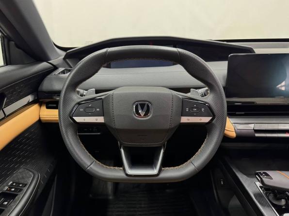 Changan UNI-V I с пробегом 2023 года, цена 2 629 900 рублей, 3000 км, лифтбек, Автокод Объявления