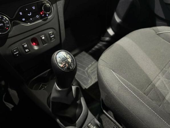 Renault Sandero II с пробегом 2017 года, цена 945 000 рублей, 119900 км, хэтчбек, Автокод Объявления