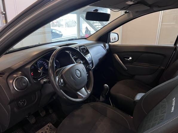 Renault Sandero II с пробегом 2017 года, цена 985 000 рублей, 167833 км, хэтчбек, Автокод Объявления