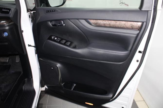 Toyota Alphard III Рестайлинг с пробегом 2021 года, цена 7 250 000 рублей, 7350 км, минивэн, Автокод Объявления