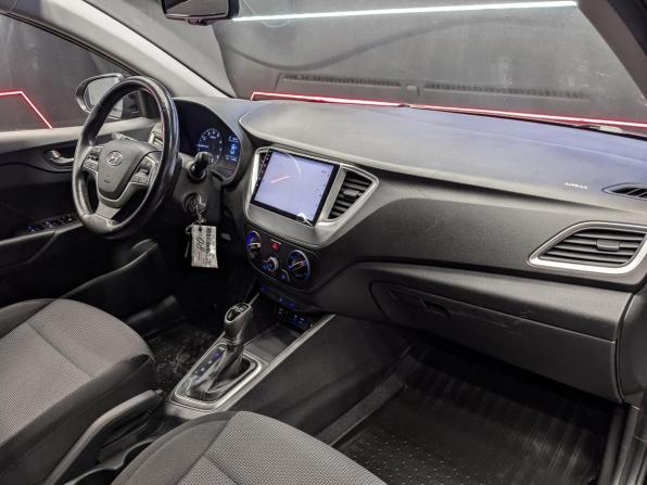 Hyundai Solaris II с пробегом 2017 года, цена 1 260 000 рублей, 118170 км, седан, Автокод Объявления