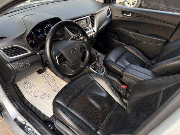 Hyundai Solaris II с пробегом 2018 года, цена 1 400 000 рублей, 114300 км, седан, Автокод Объявления