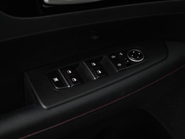 Kia K3 II Рестайлинг с пробегом 2022 года, цена 2 977 077 рублей, 41011 км, хэтчбек, Автокод Объявления