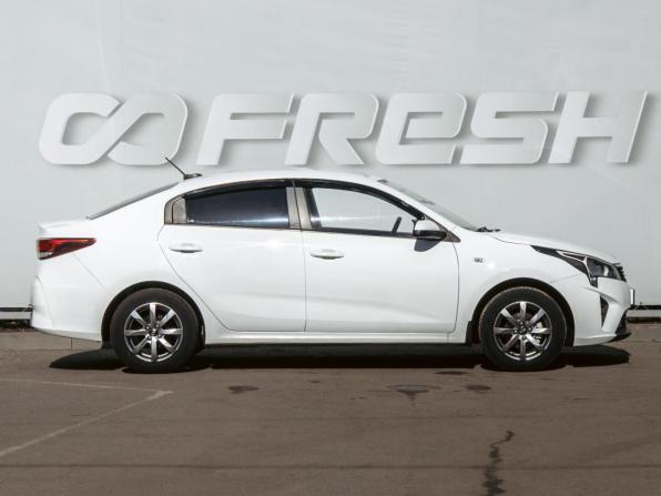 Kia Rio IV Рестайлинг с пробегом 2020 года, цена 1 290 000 рублей, 97445 км, седан, Автокод Объявления