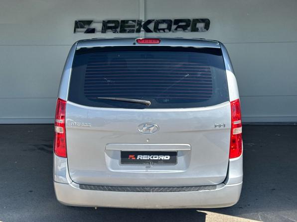 Hyundai H-1 II с пробегом 2012 года, цена 1 499 000 рублей, 223000 км, минивэн, Автокод Объявления